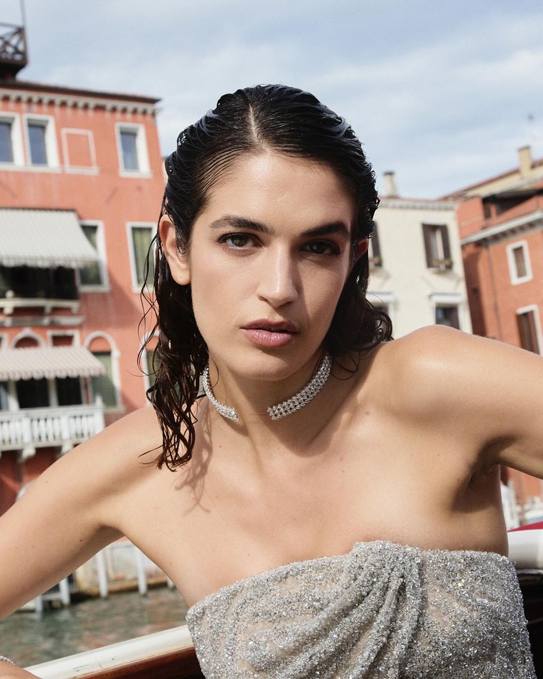 I migliori beauty look della Mostra del Cinema di Venezia 2025 Tra wet hair, make-up luminoso, nail art e qualche tocco dark