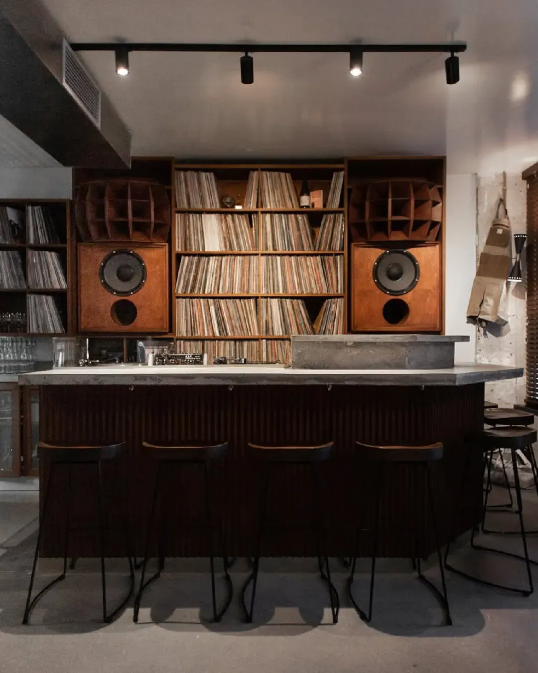 What does soft clubbing mean? Europe rediscovers the pleasure of dancing without destroying itself