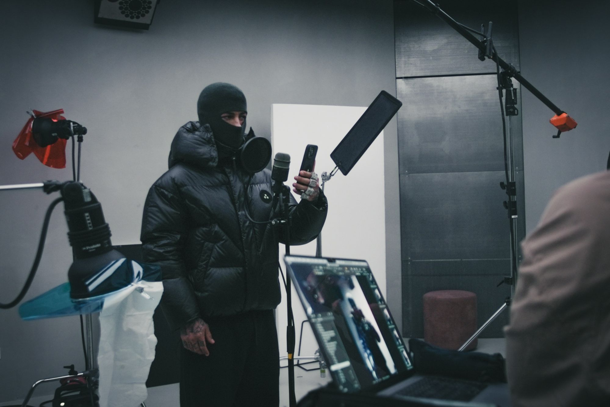 Con Peuterey Plurals, Tony Effe porta il suo stile nel mondo dell’outerwear Con la nuova capsule collection in collaborazione, che verrà presentata durante la prossima Milano Fashion Week | Image 580420