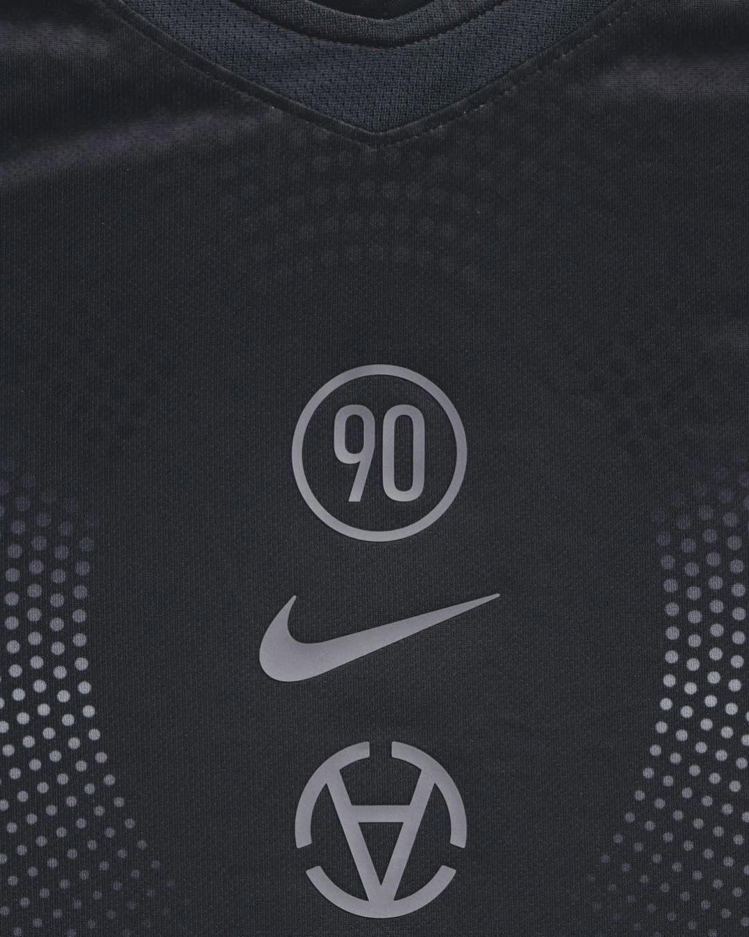 Anche SlamJam sceglie Nike Total 90 Con tanto di logo Scorpion KO