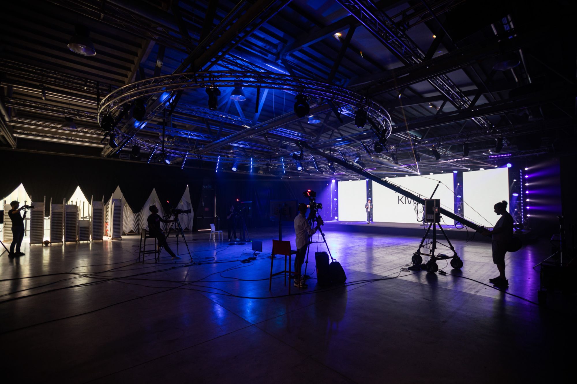 Ecco come è andato l&apos;evento di KIWI Vapor a Milano La serata di presentazione della nuova KIWI Air ha unito performance e collaborazione | Image 579932