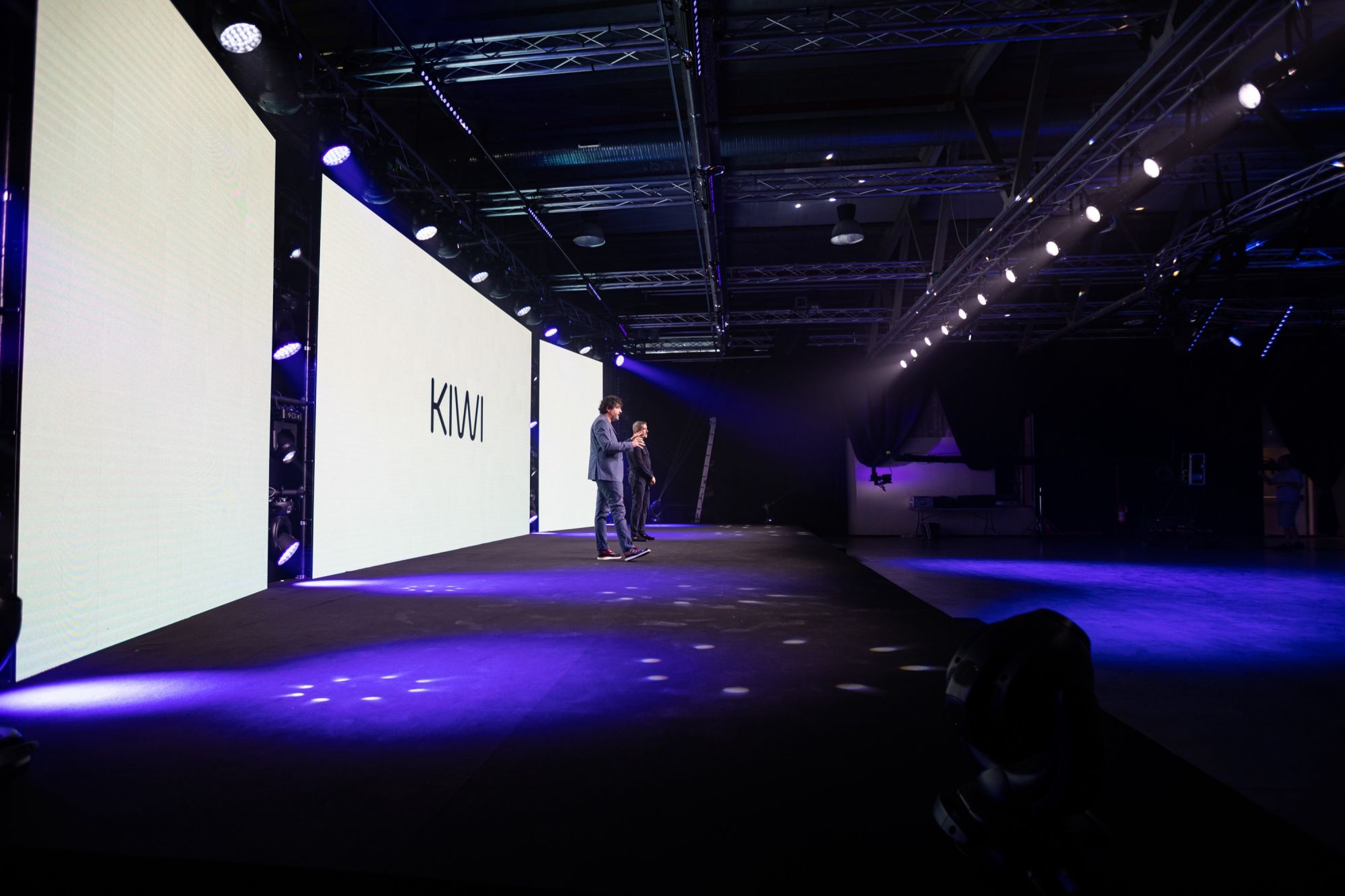 Ecco come è andato l&apos;evento di KIWI Vapor a Milano La serata di presentazione della nuova KIWI Air ha unito performance e collaborazione | Image 579931