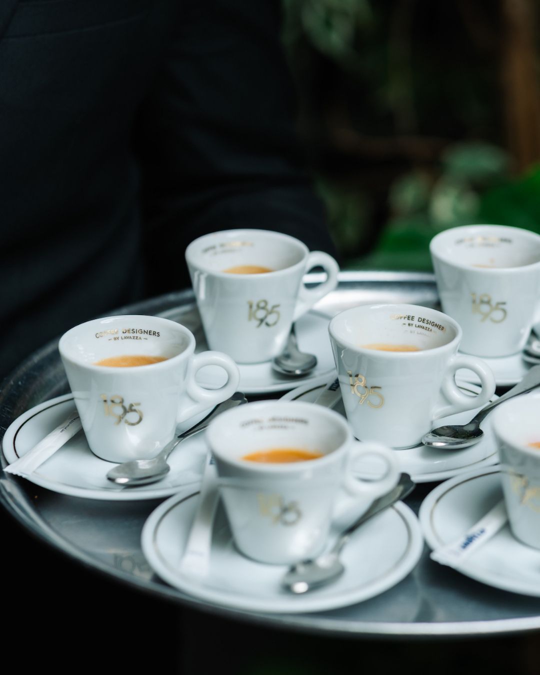 Lavazza nous emmène dans son univers sensoriel pour son 130ème anniversaire Quand un voyage de Paris à la Colombie tient en une seule tasse