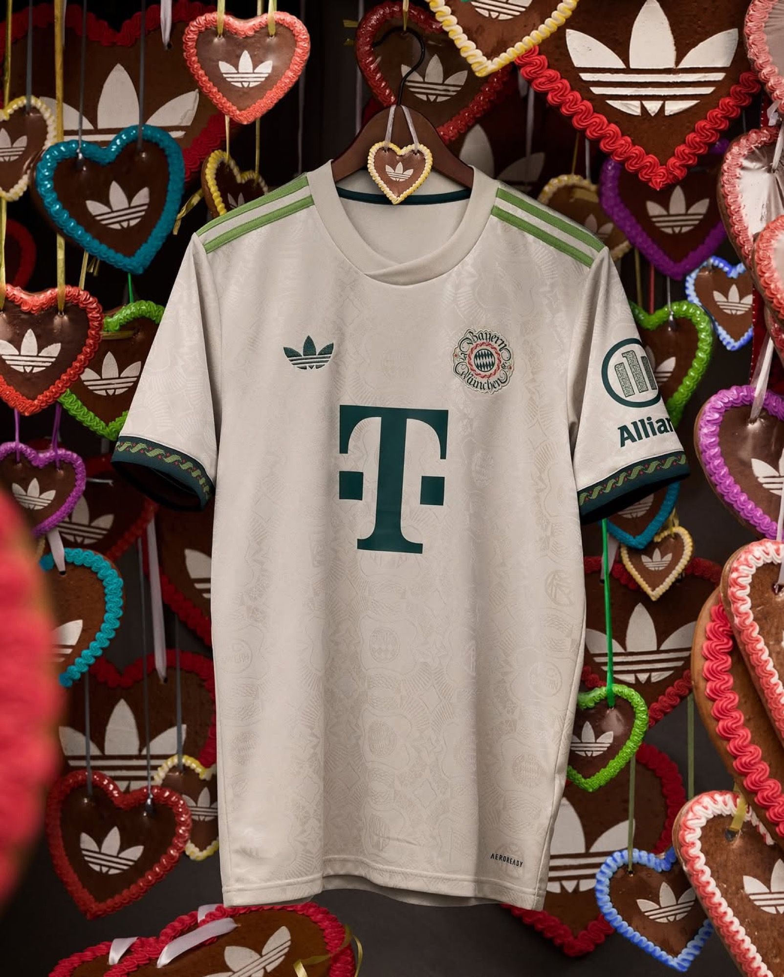 Anche quest&apos;anno il Bayern Monaco ha fatto la maglia per l&apos;Oktoberfest E anche quest&apos;anno è meglio della versione Home, Away e Third