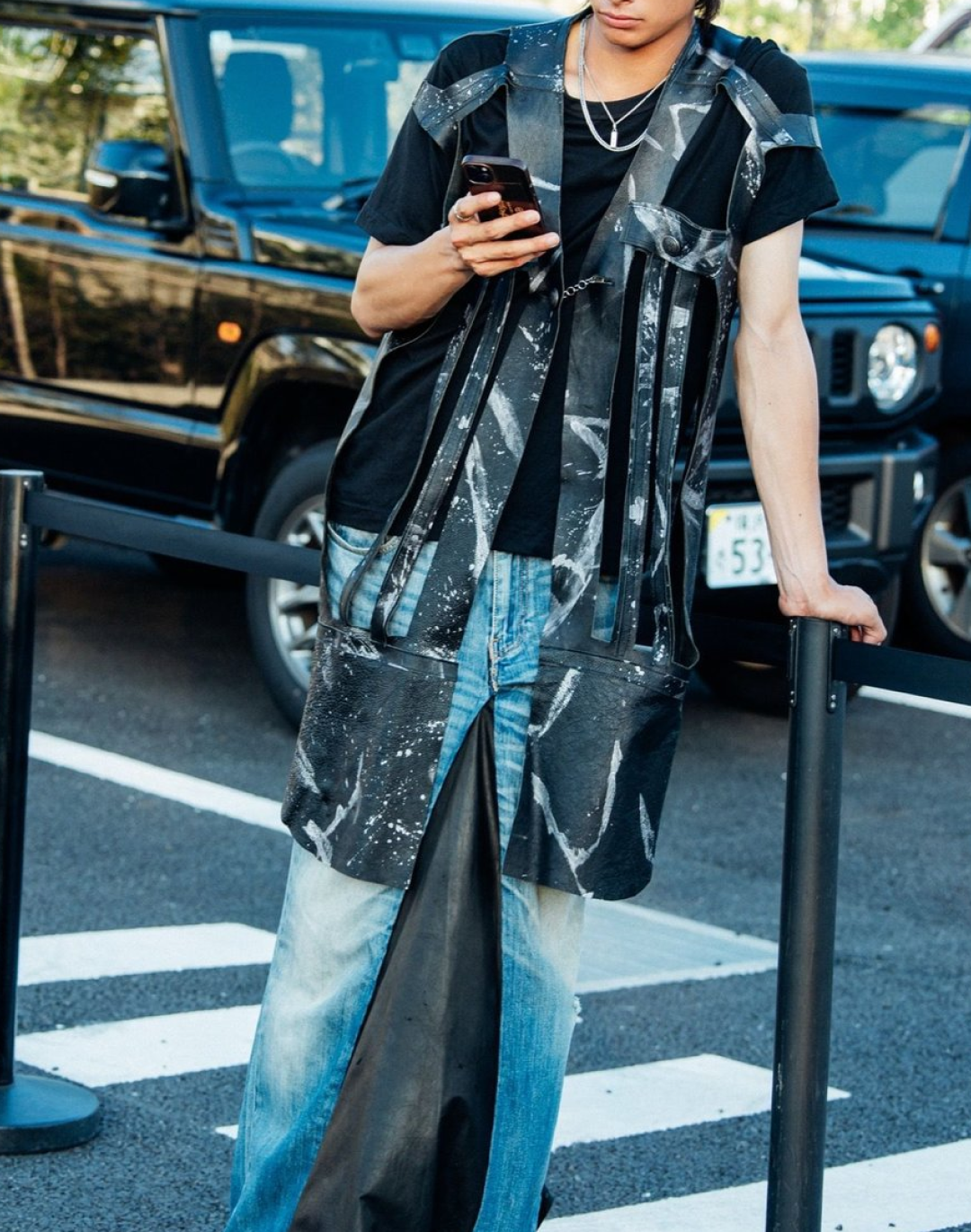 バッグ 1990s old gap , ye , kanye west Body Bag Kanye West Swaps Out the Man Bag for the Dad Duffel | Vogue