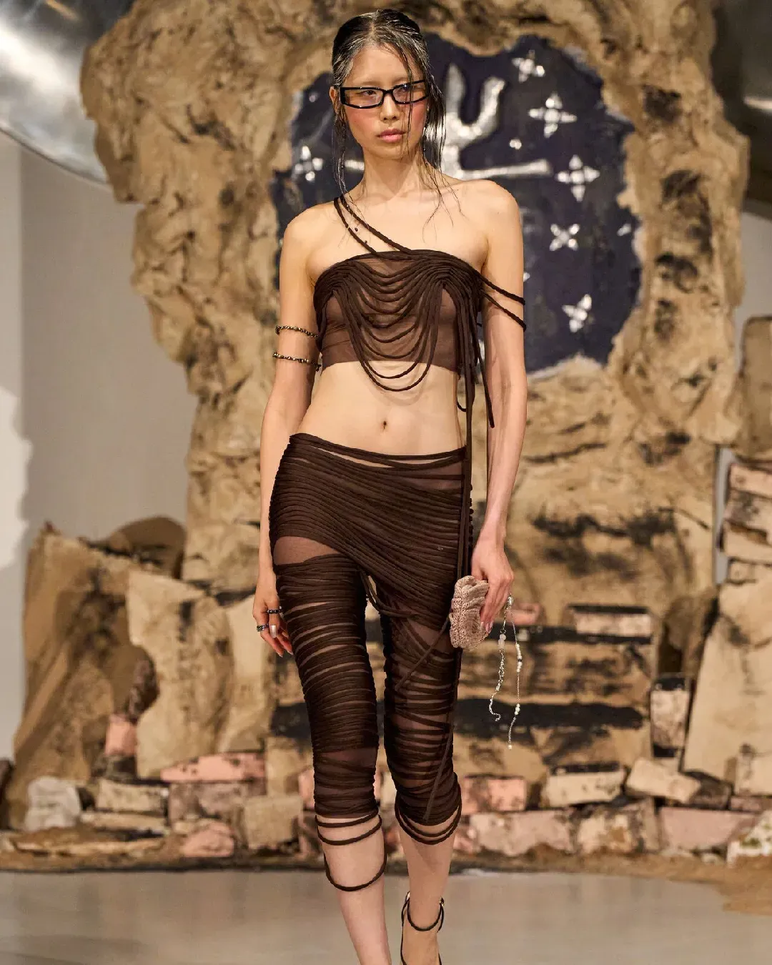 5 shows you missed at London Fashion Week SS26 Women&apos;s  The calendar of the English capital is shining once again