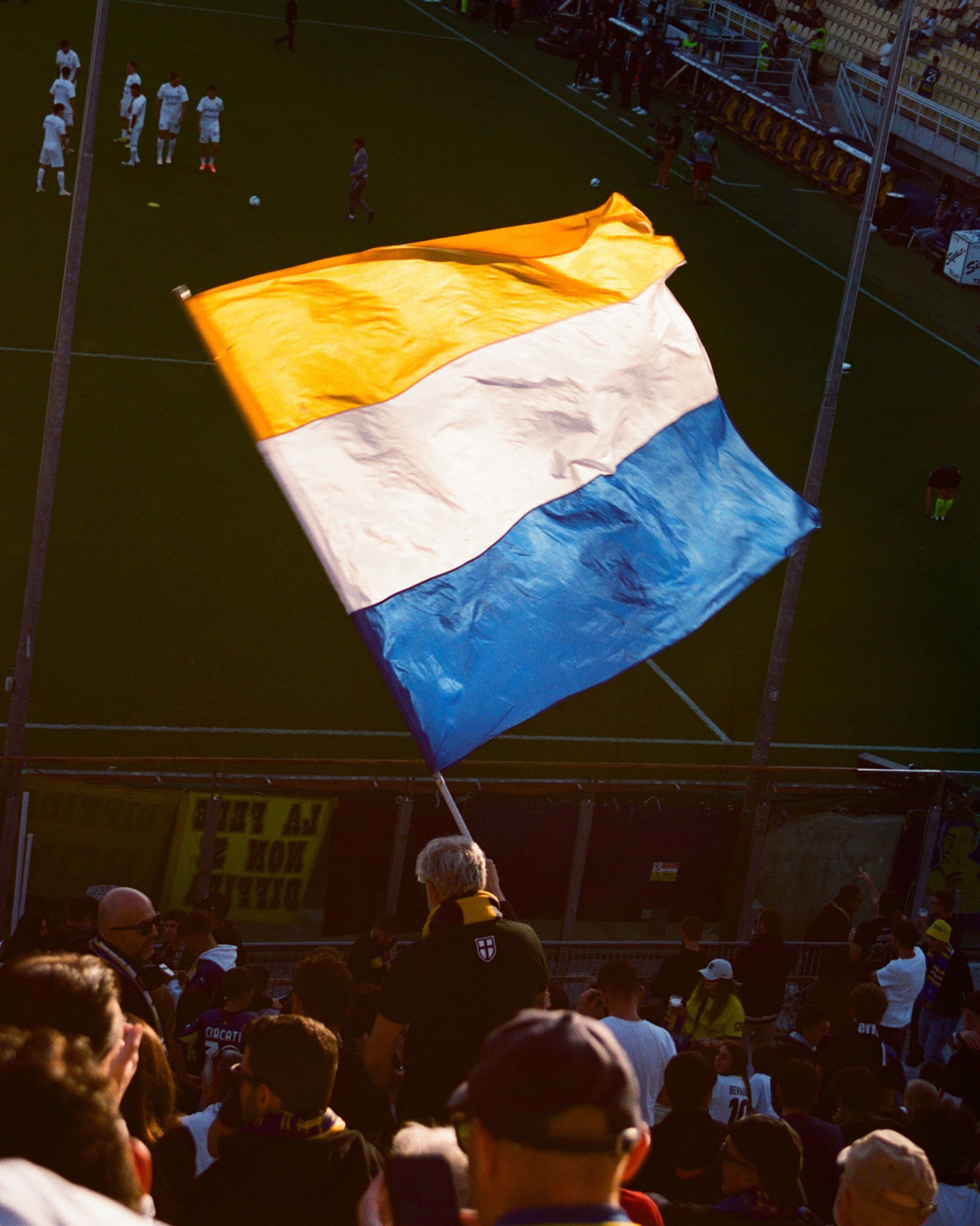 A Parma la tradizione è di casa Siamo stati al Tardini nel giorno del debutto del nuovo Third Kit ispirato al 1995
