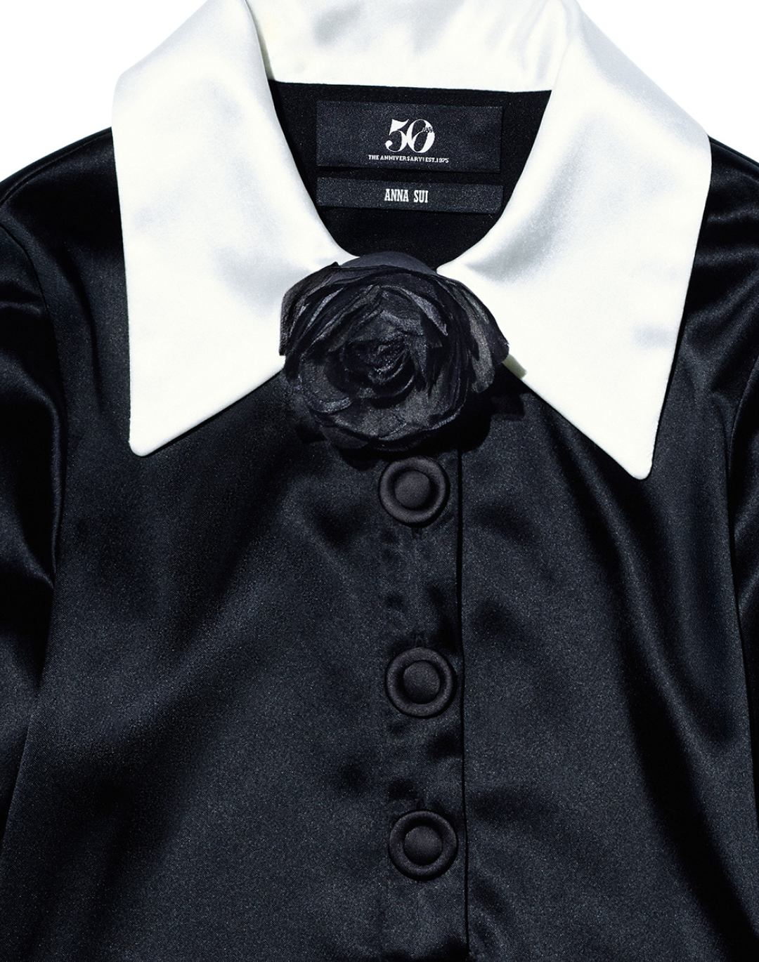 Per il suo 50° Zara ha collaborato con Luca Guadagnino, Rosalia, Nick Knight... E tanti altri nomi illustri che ci raccontano una nuova percezione del Fast Fashion