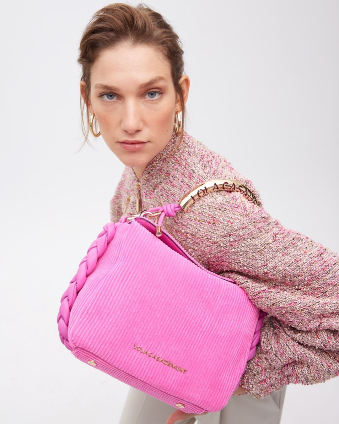 Lola Casademunt presenta la sua borsa più speciale Con un party al The Dome