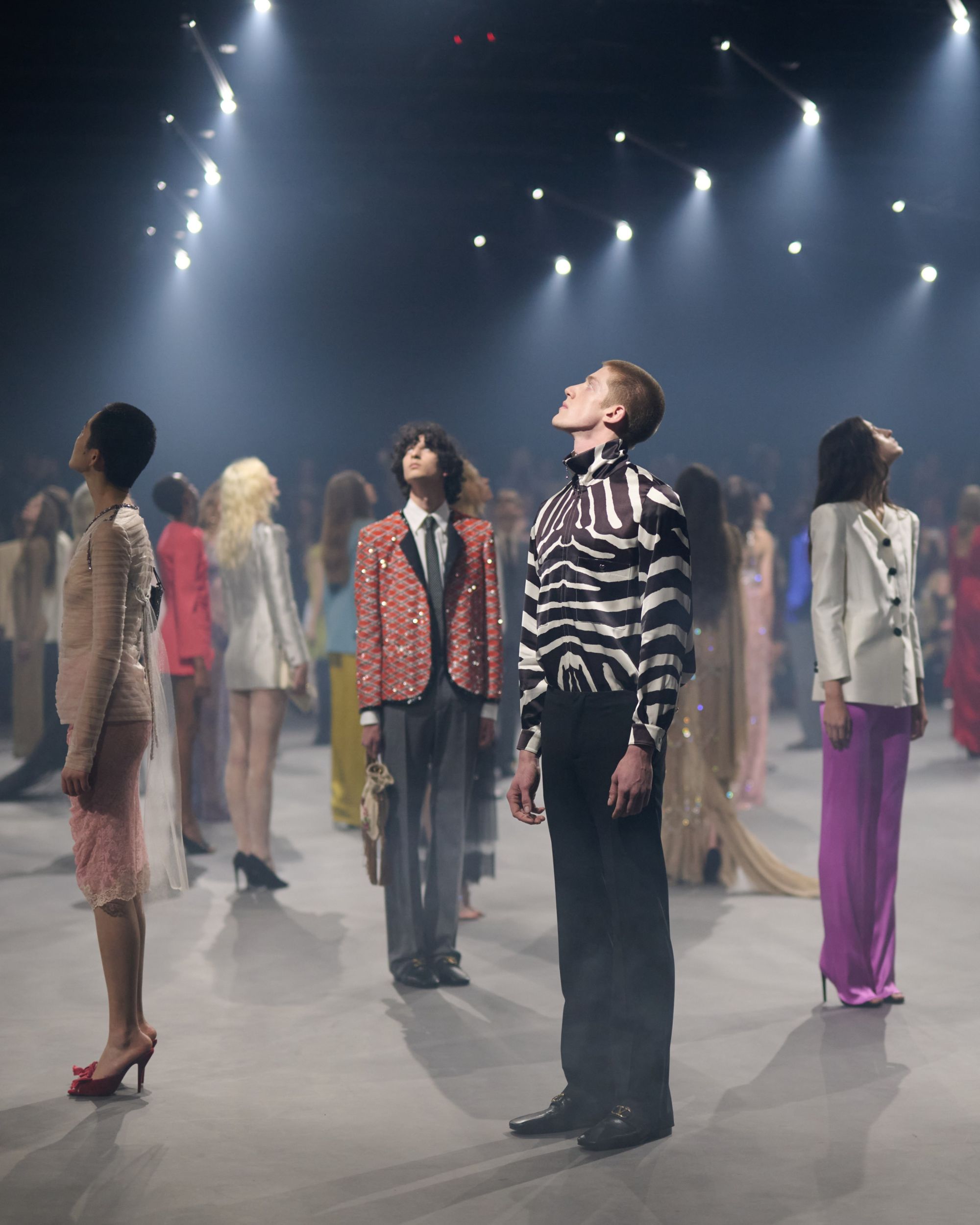 La nouvelle sobriété du défilé SS26 de Valentino Alessandro Michele redécouvre la beauté de la (relative) simplicité