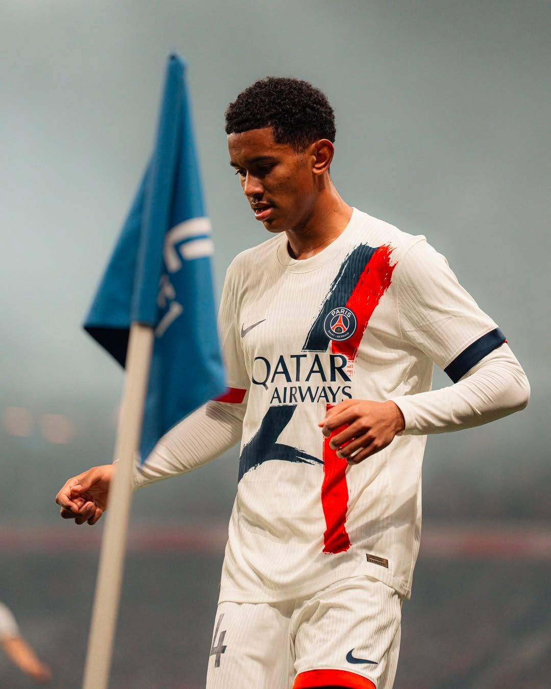 Perché il PSG sta utilizzando la maglia away dell&apos;anno scorso? Ps: probabilmente lo farà anche nel 2026