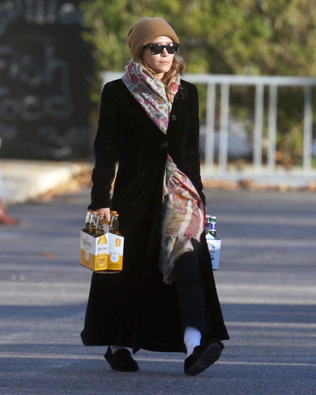 The Olsen twins only drink 400-dollar water If you thought that Evian made you special, we have bad news for you