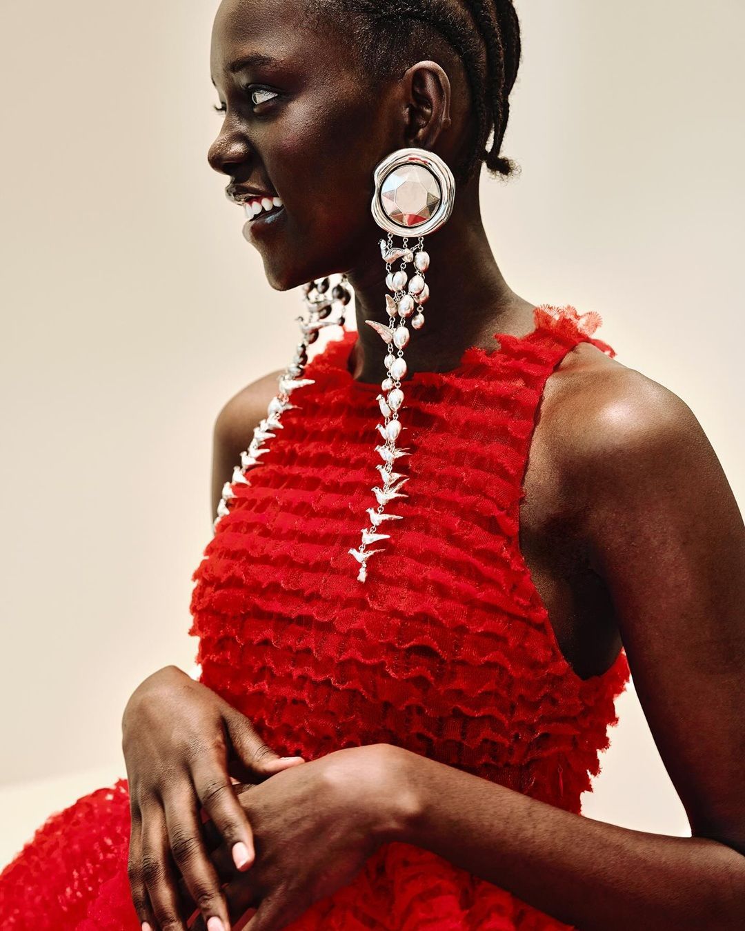 Lo sguardo femminile nella nuova stagione della moda La SS26 segna un punto di svolta tra arte, pragmatismo ed empowerment