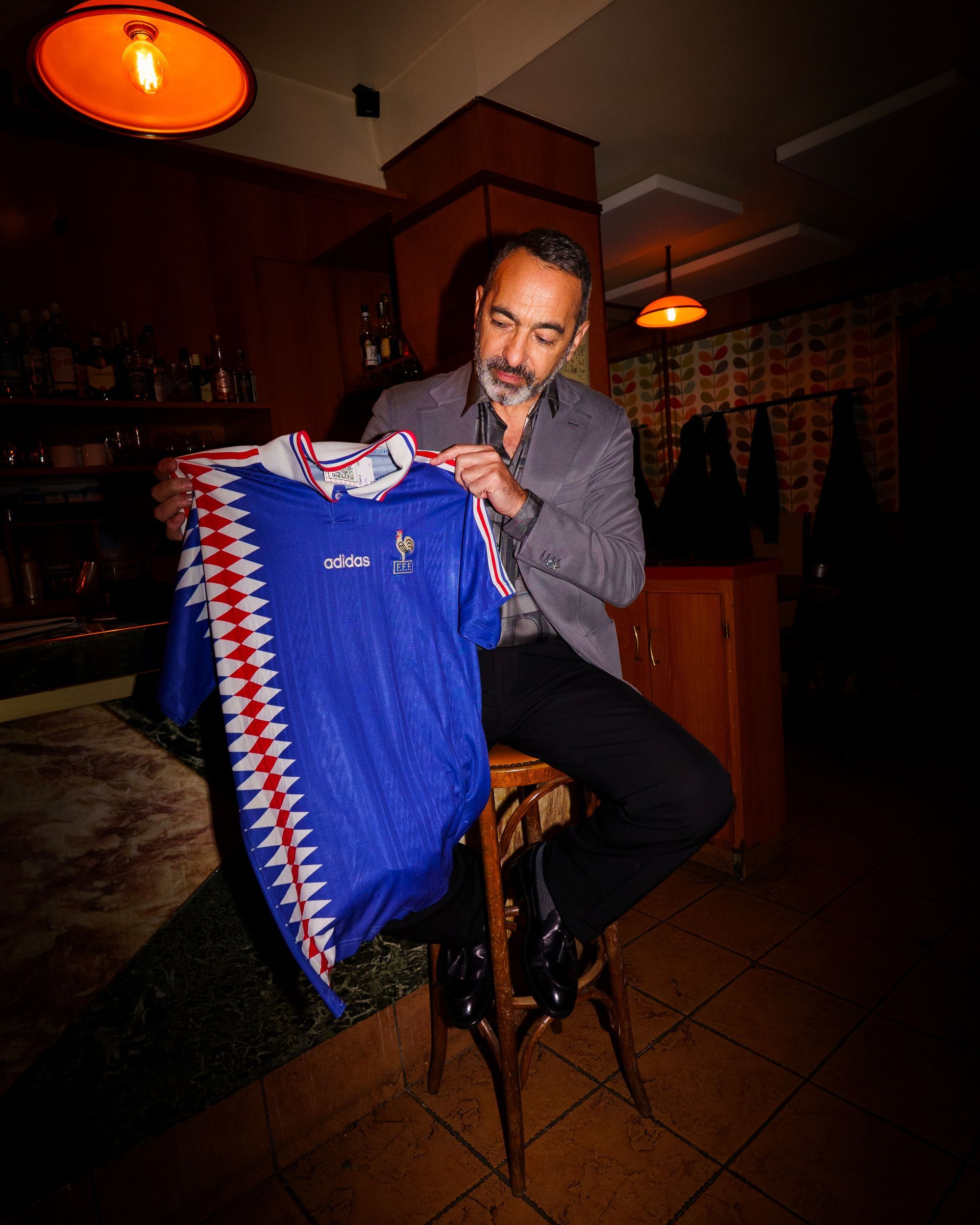 Dovete ascoltare questa canzone di Youri Djorkaeff Swag prima di te