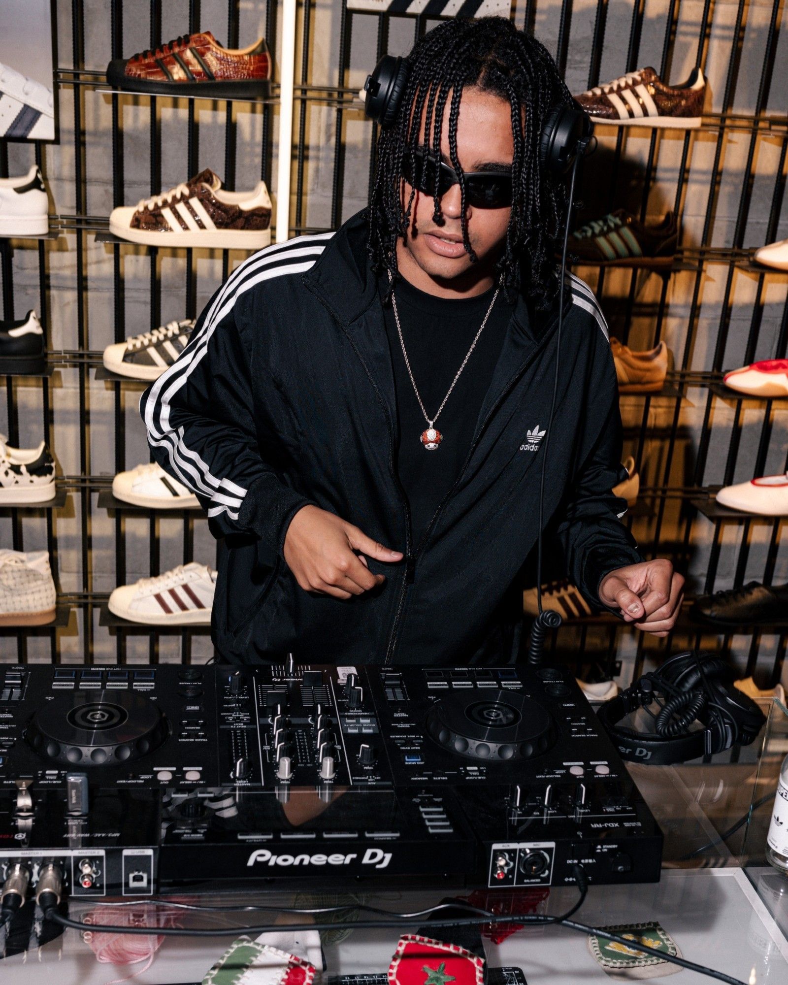 How adidas celebrated SUPERSTAR together with Davide Di Lernia in Milan From the customization workshop to the party that enlivened the evening