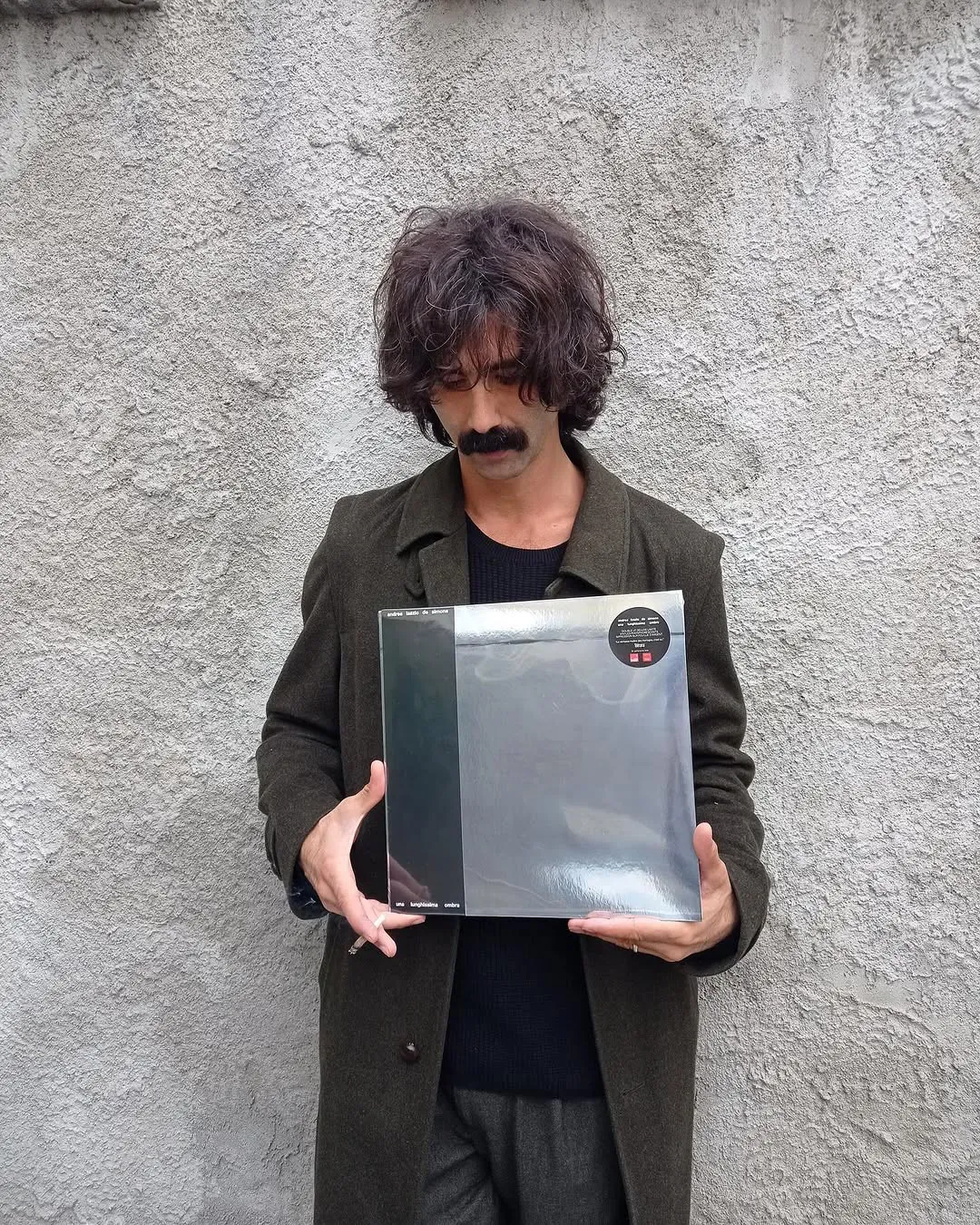 Andrea Laszlo De Simone's new magical and hermetic album The singer-songwriter's new project hovers over things, casting “Una Lunghissima Ombra” (A Very Long Shadow)