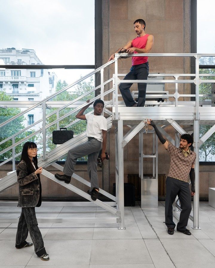 Miu Miu presenta 30 Blizzards.” di Helen Marten a Art Basel Paris Un&apos;esplorazione multidisciplinare delle fasi della vita