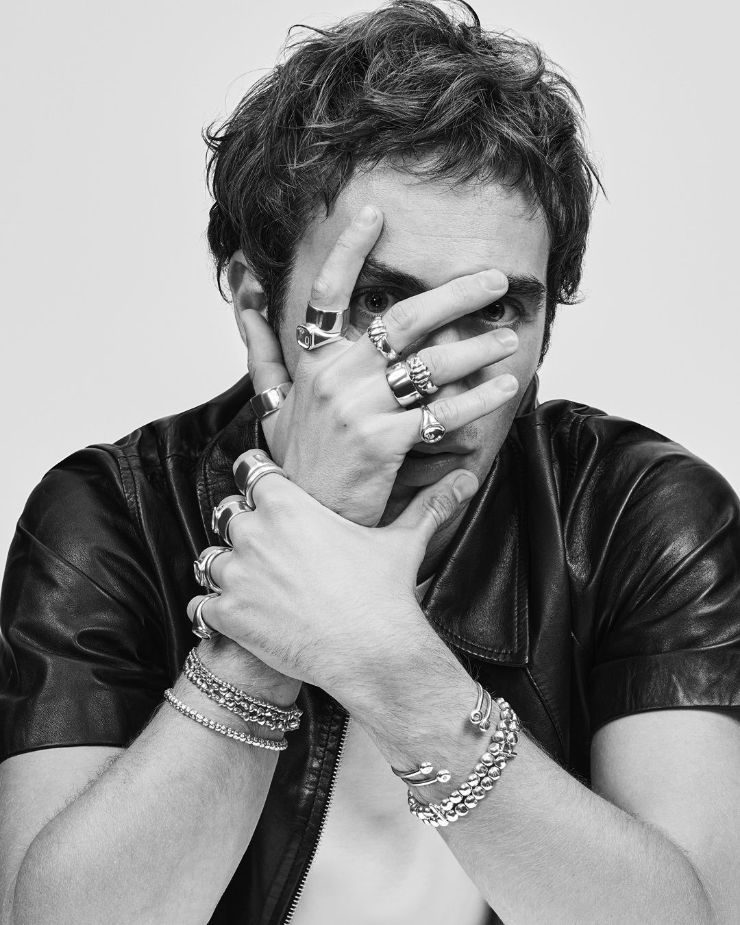 DoDo presenta la nuova collezione Icons of Fall Un nuovo capitolo di stile e autenticità in cui il gioiello maschile diventa linguaggio, gesto e forma di libertà personale