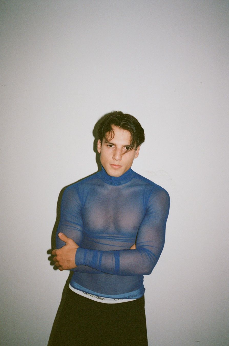 Alicia riscrive il linguaggio dell’essenziale con LAYER 01 Il top che ridefinisce la presenza, la leggerezza e la forza del minimalismo contemporaneo | Image 588745