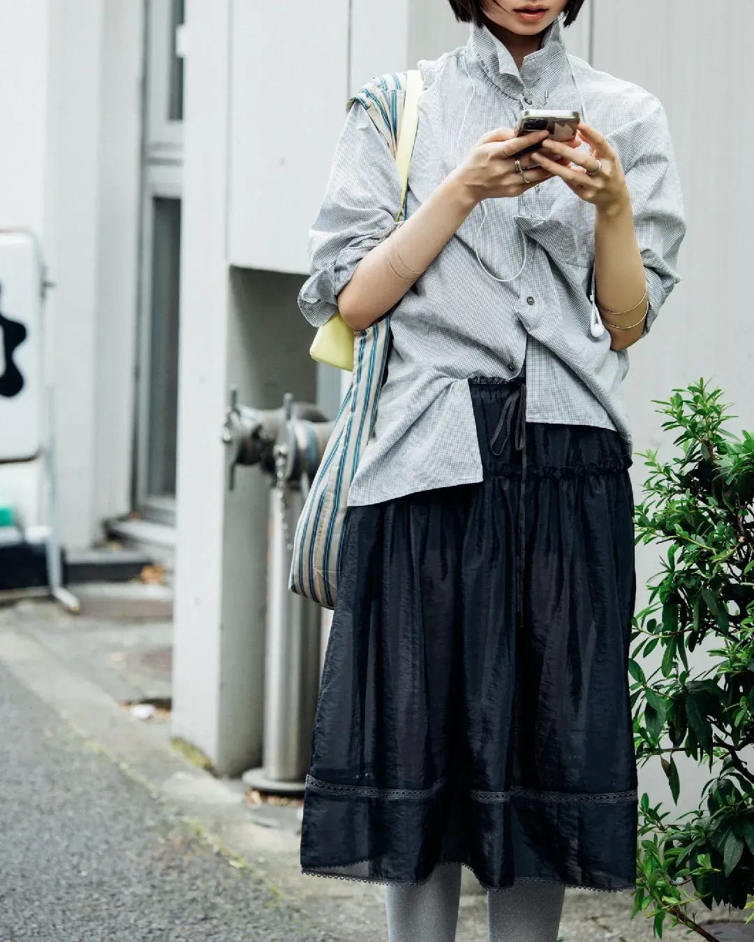 Will Gen Alpha really manage to get rid of their phones? In Italy, three out of four people support the ban on smrtphones in schools