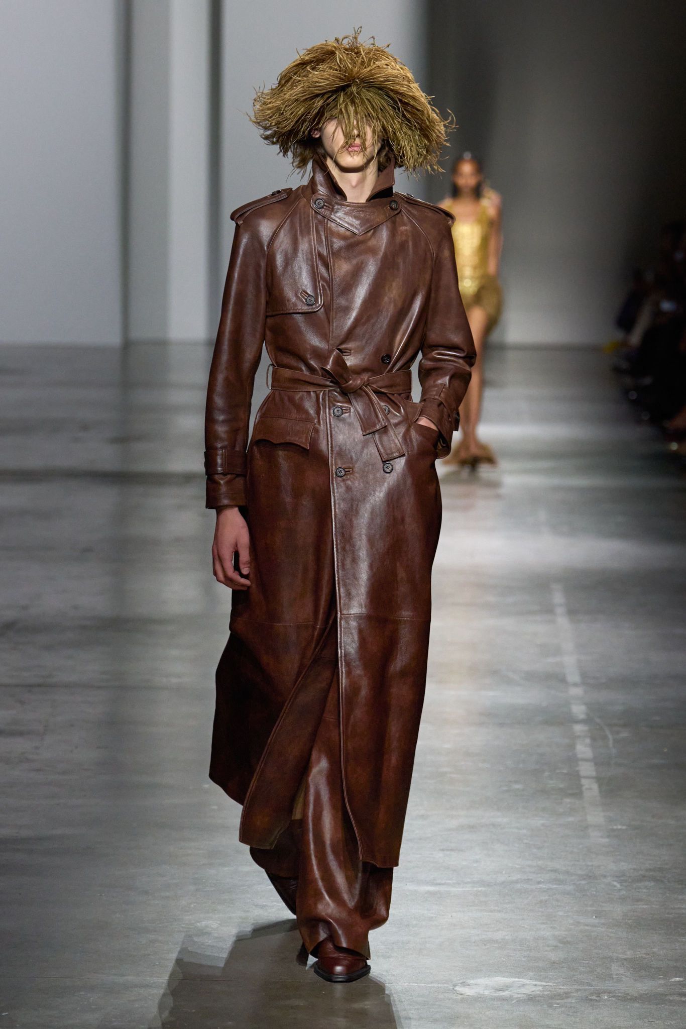 Cosa sono le antisocial jacket? I significati della tendenza che ci vuole (in)visibili | Image 589430