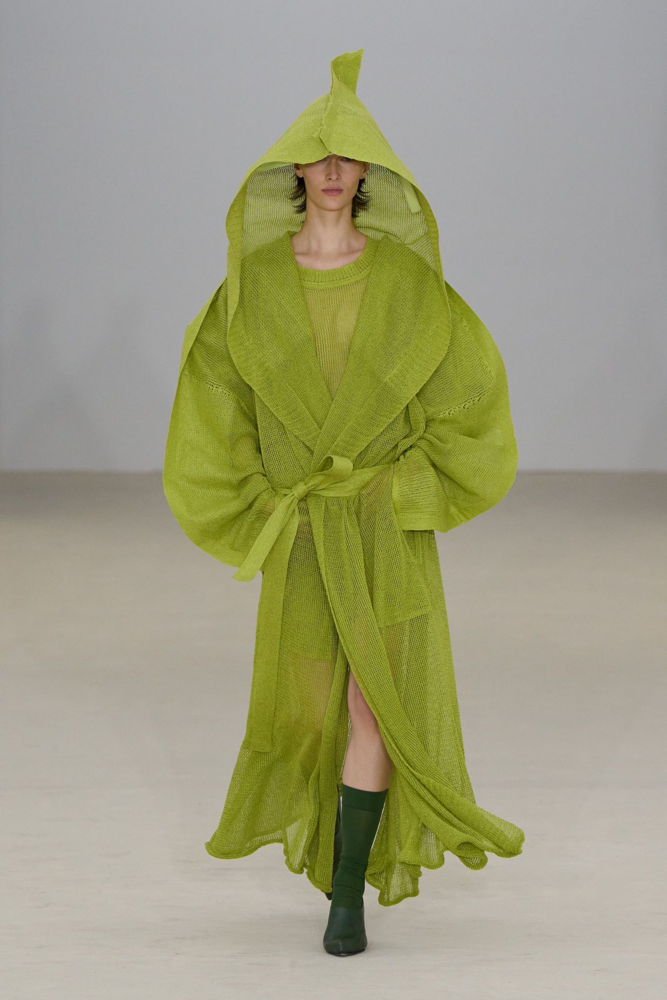 Cosa sono le antisocial jacket? I significati della tendenza che ci vuole (in)visibili | Image 589428