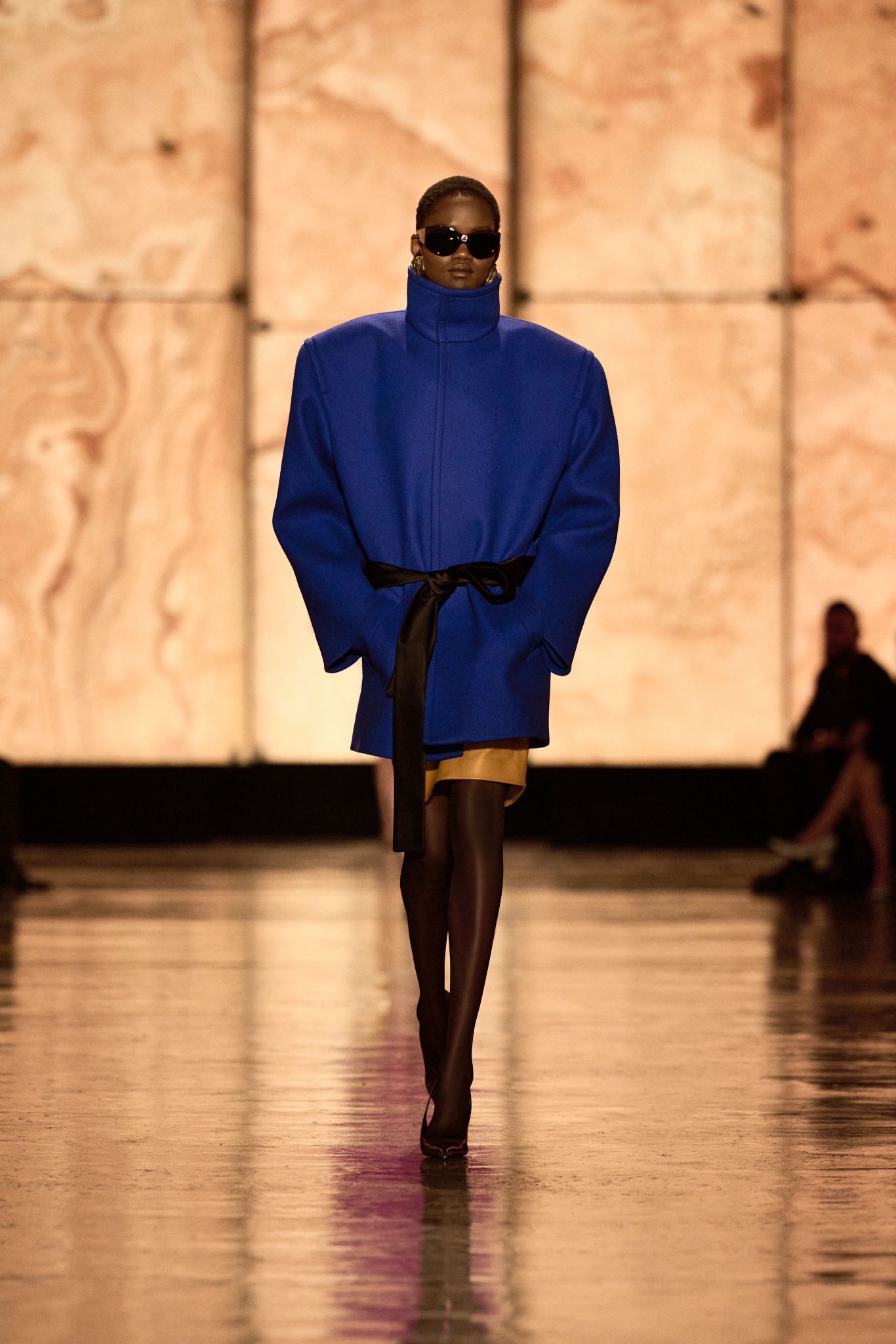 Cosa sono le antisocial jacket? I significati della tendenza che ci vuole (in)visibili | Image 589422