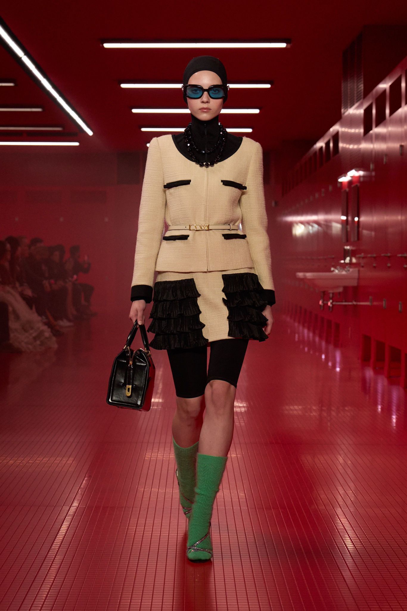 Cosa sono le antisocial jacket? I significati della tendenza che ci vuole (in)visibili | Image 589417