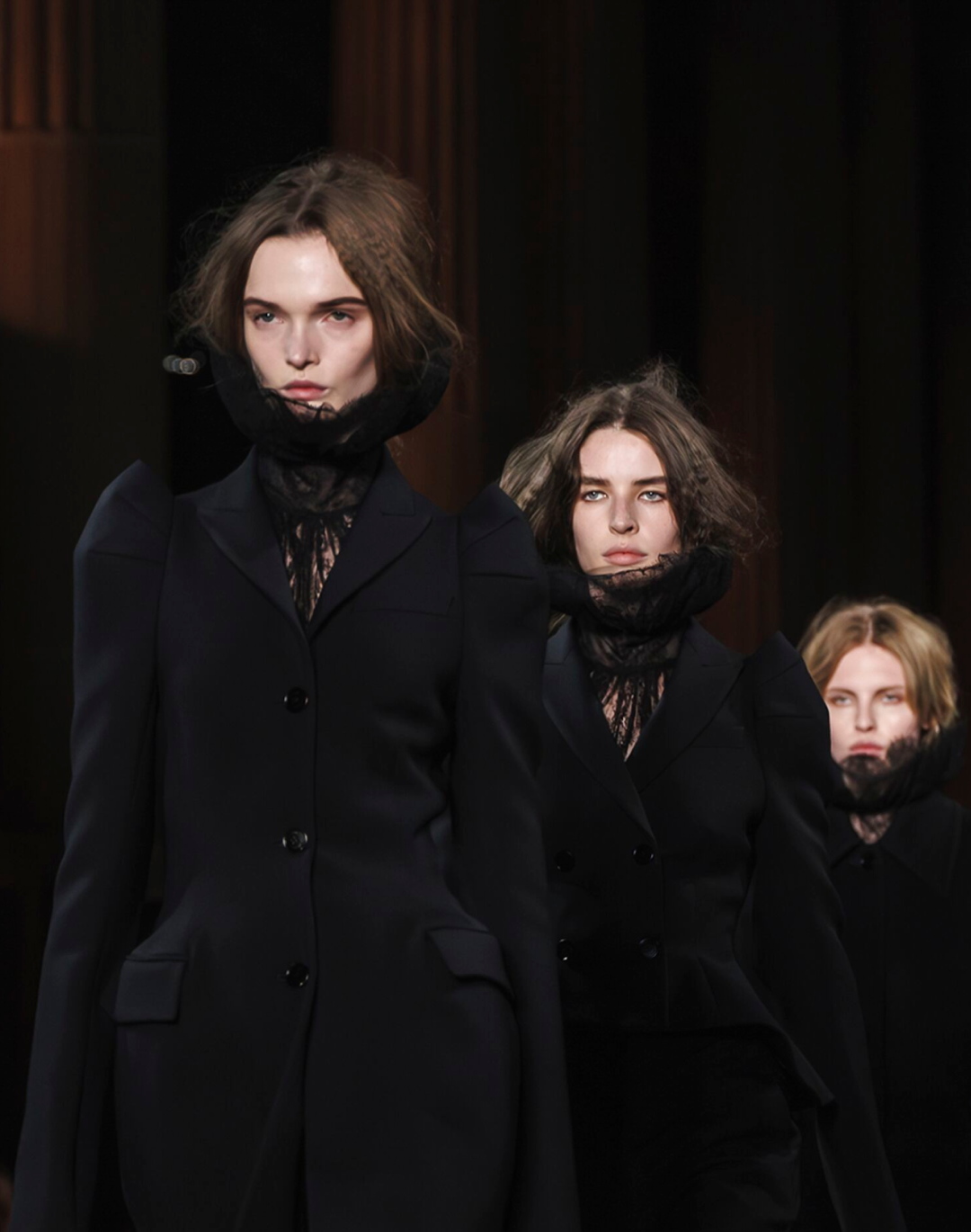 What are antisocial jackets? The meanings of the trend that wants us to be (in)visible