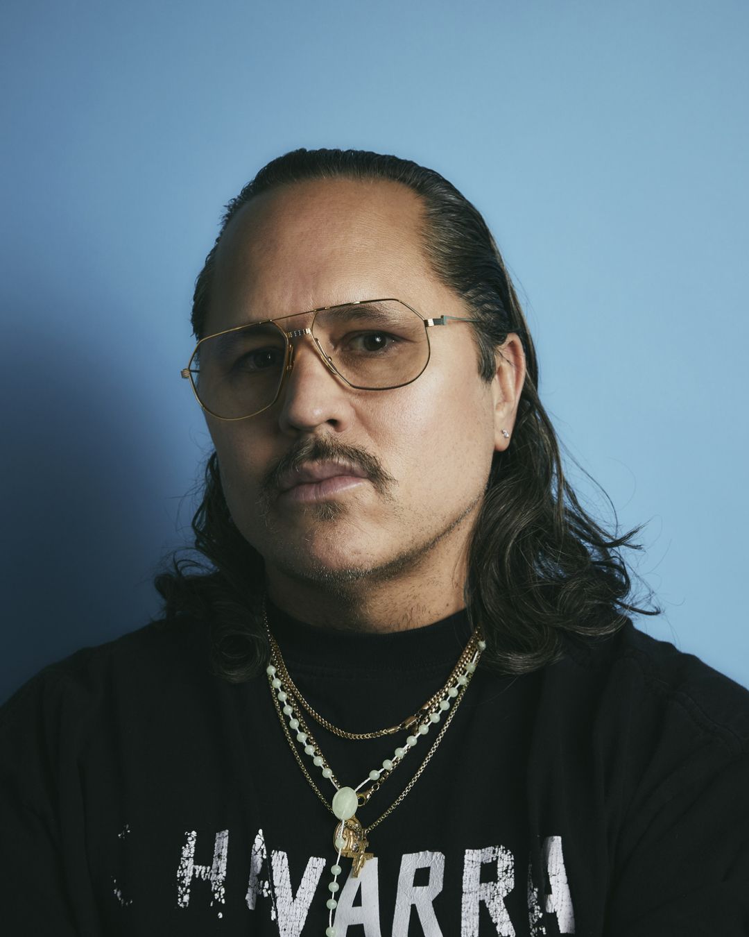 A Shaded View on Fashion Film arrive au Dover Street Market Paris pour sa 17ème édition De l&apos;activisme dans la mode à l&apos;intelligence artificielle, ASVOFF 17 se présente comme un miroir de notre époque avec Willy Chavarria