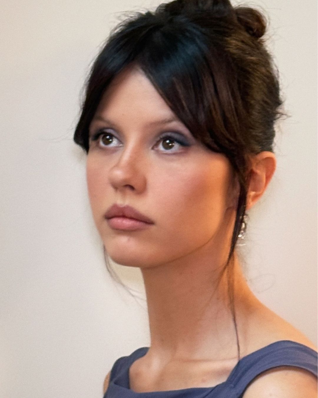 Monster&apos;s muse: the new make-up trend with a dark, yet romantic vibe The makeup that combines mystery and naturalness