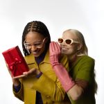 Vogue Eyewear punta tutto sulla creatività per la stagione delle feste  Il brand celebra la libertà di brillare