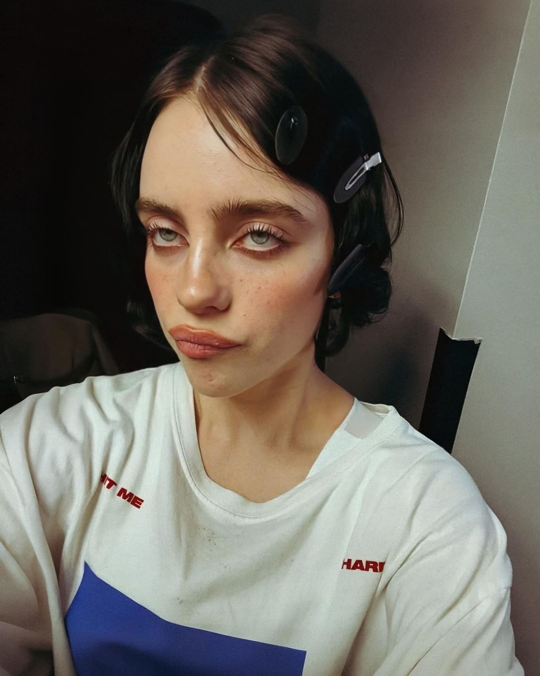 Tired girl make-up: le occhiaie sono cool? Quando la stanchezza fa tendenza