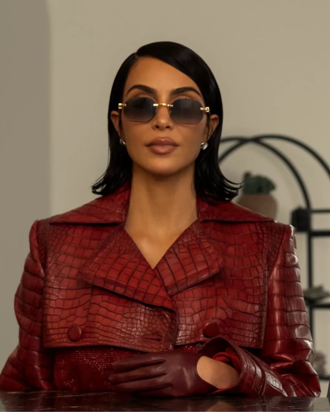 All&apos;s Fair è un disastro su tutta la linea Kim Kardashian, Naomi Watts e Glenn Close sono le protagoniste della nuova serie di Ryan Murphy
