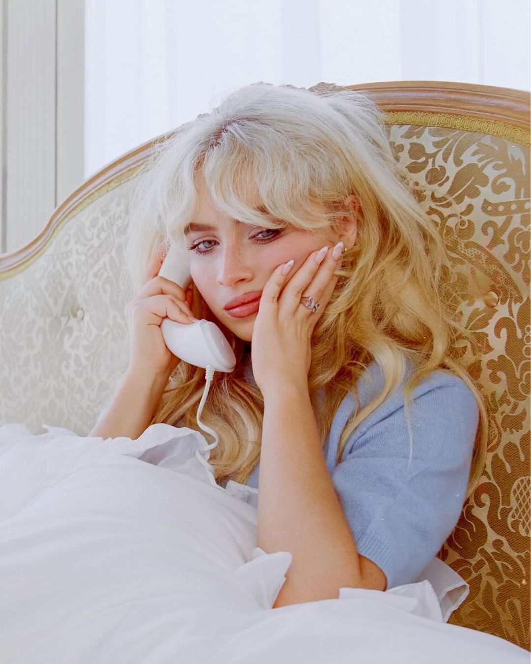 All about the 60s babydoll look From make-up and hairstyle to nails, like Sabrina Carpenter