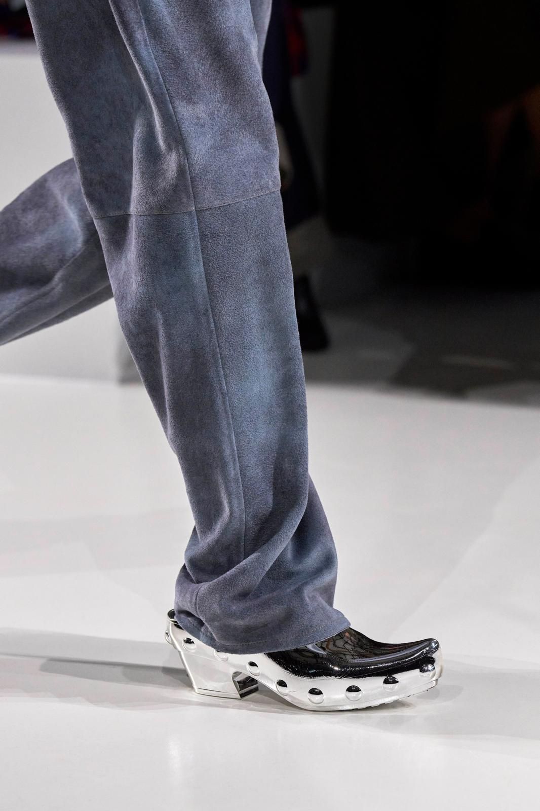 Are garden clogs this winter's it shoe? After the summer of jelly shoes, it's time for the Dutch shoe | Image 591561