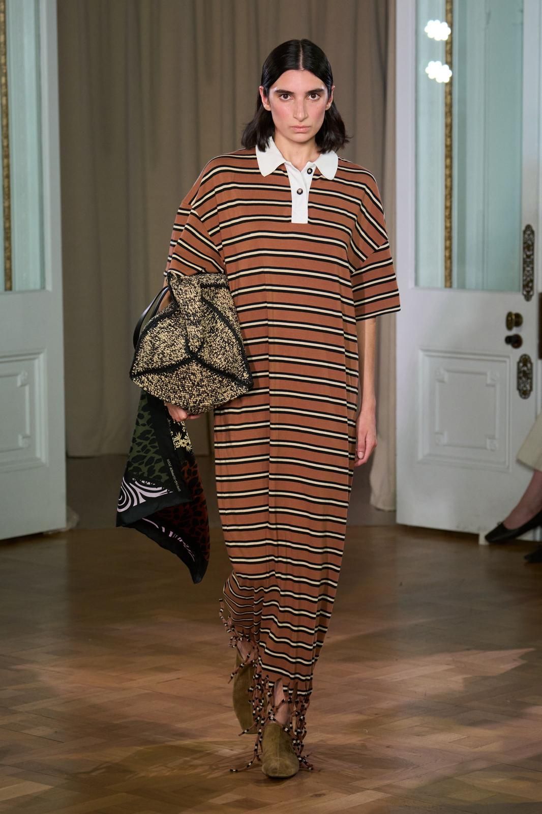 Are garden clogs this winter's it shoe? After the summer of jelly shoes, it's time for the Dutch shoe | Image 591536