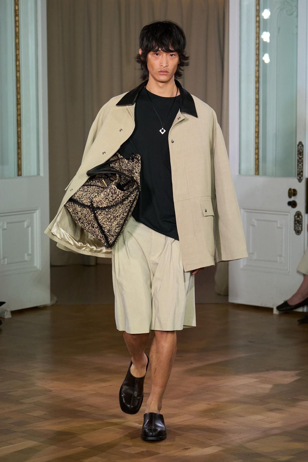 Are garden clogs this winter's it shoe? After the summer of jelly shoes, it's time for the Dutch shoe | Image 591534