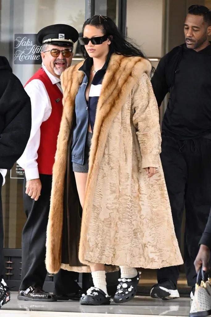 Are garden clogs this winter's it shoe? After the summer of jelly shoes, it's time for the Dutch shoe | Image 591530