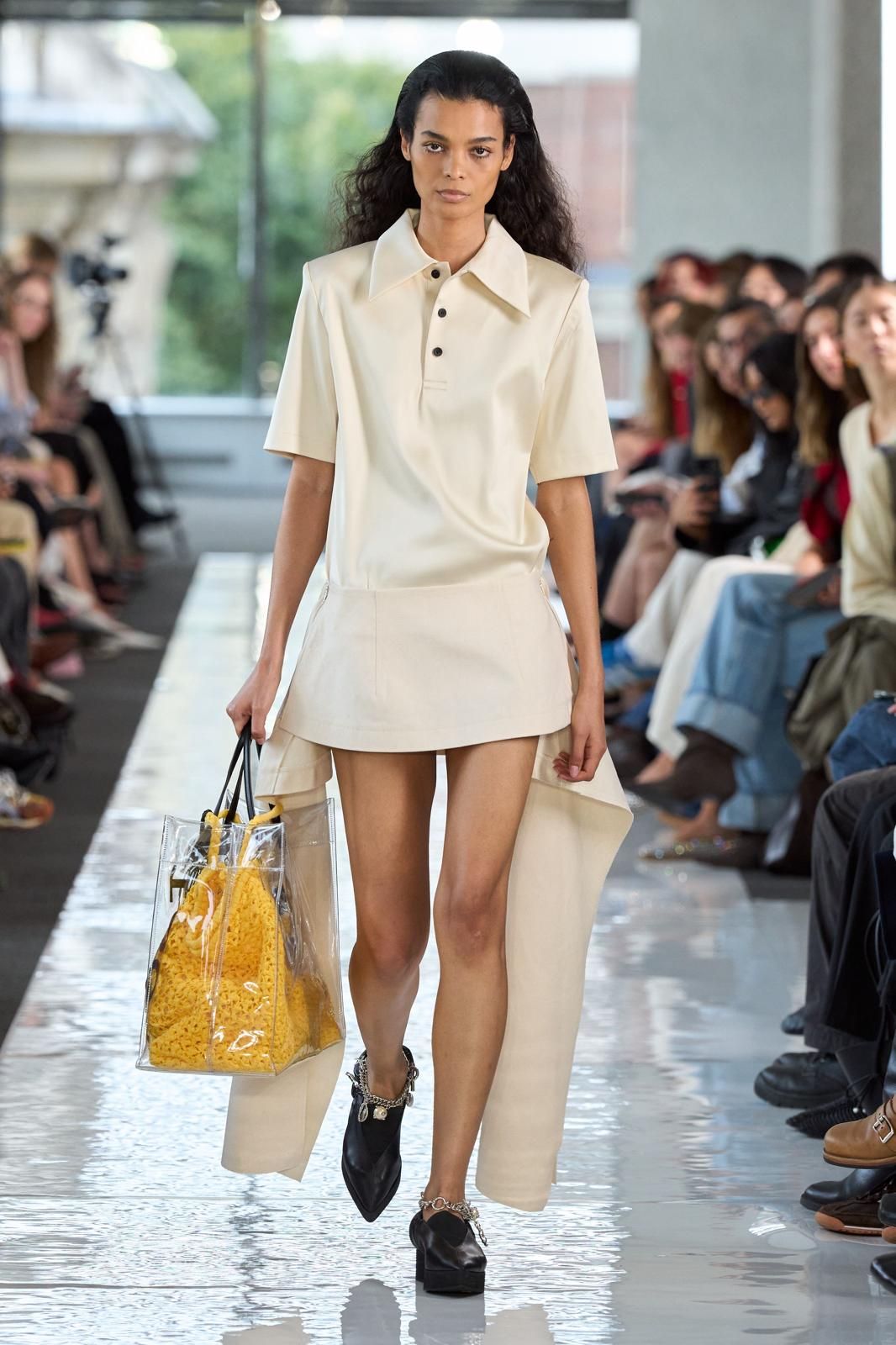 Are garden clogs this winter's it shoe? After the summer of jelly shoes, it's time for the Dutch shoe | Image 591529