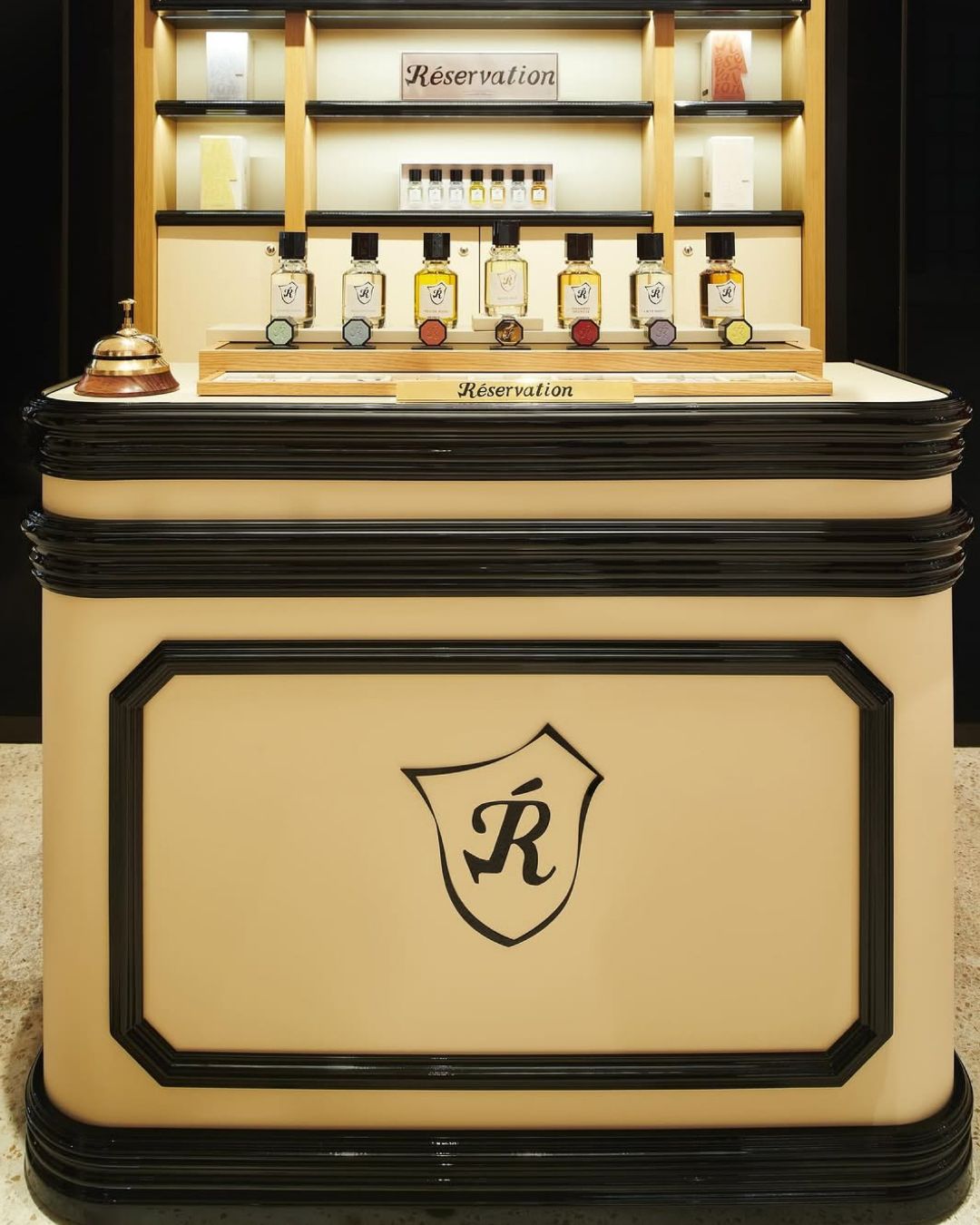 Chambre Secrète de Réservation Fragrance révèle sa magie olfactive dans une scent session parisienne  Une après-midi au cœur du laboratoire créatif de Yann Vasnier