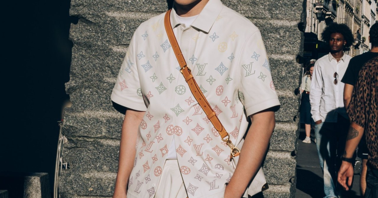 vap louis vuitton How to Authenticate a Louis Vuitton Bag main image 0