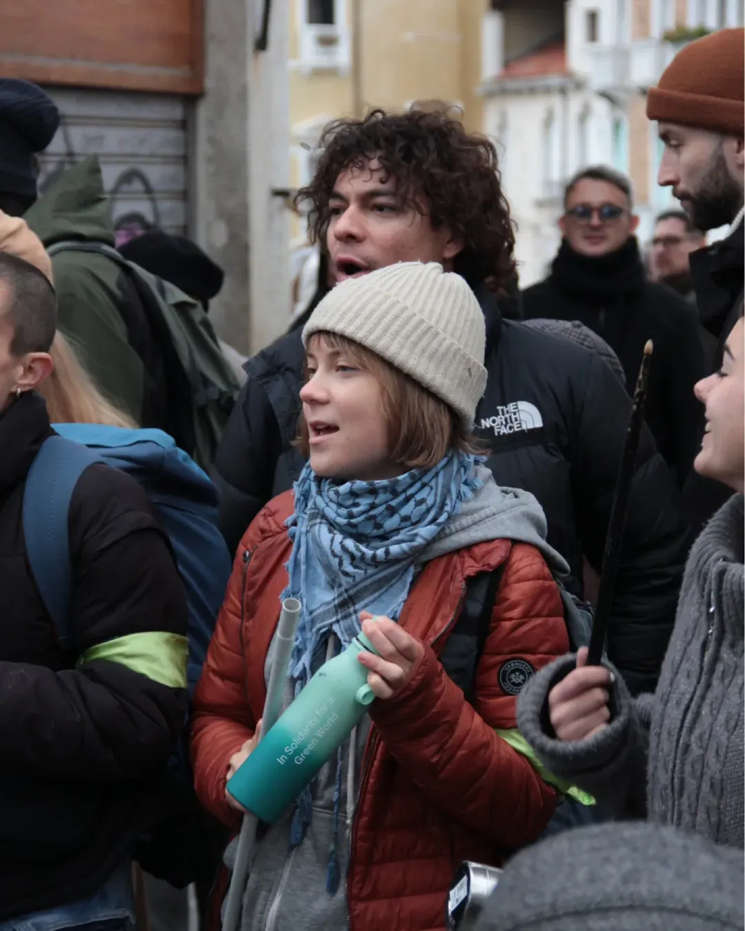 Greta Thunberg has landed in Italy And together with 36 activists, he colored the waters of Venice and Milan green