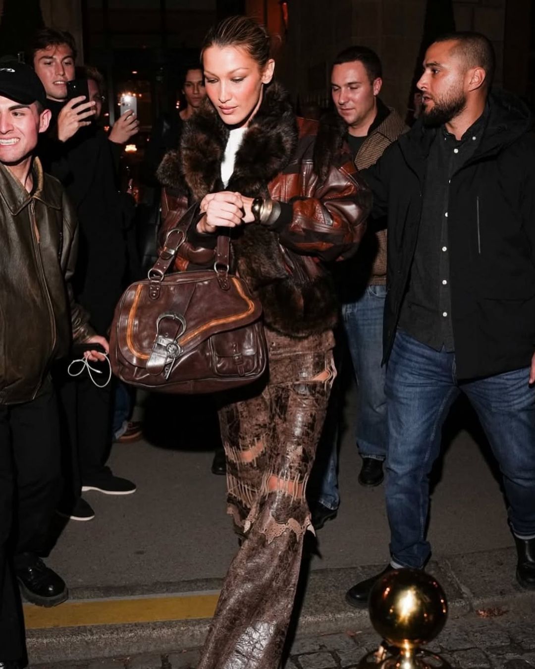 Pourquoi les It-bags des années 2000 font leur grand retour 20 ans plus tard ?  Analyse d&apos;une tendance créée par les Millenials, portée par la Gen-Z