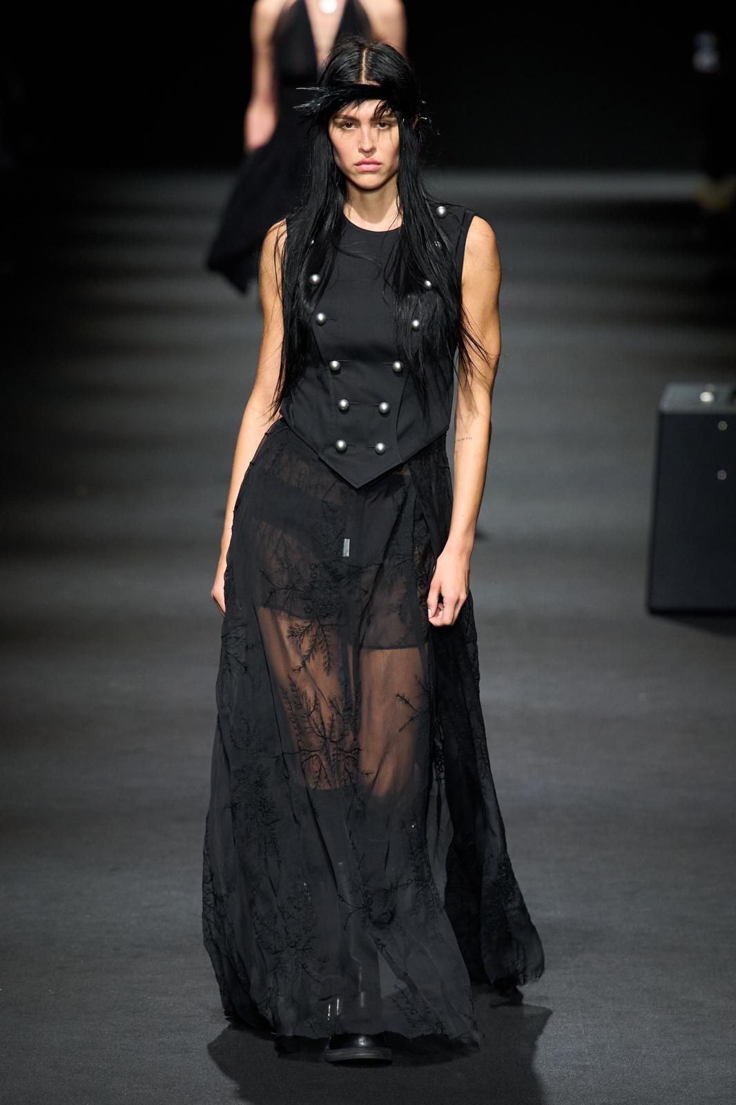 Is fencing the new obsession of fashion? After tennis-core, it's time for fencing fashion | Image 592337