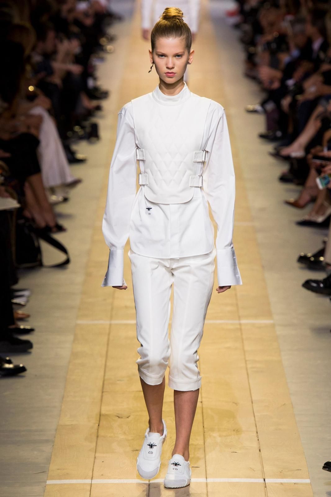 Is fencing the new obsession of fashion? After tennis-core, it's time for fencing fashion | Image 592332