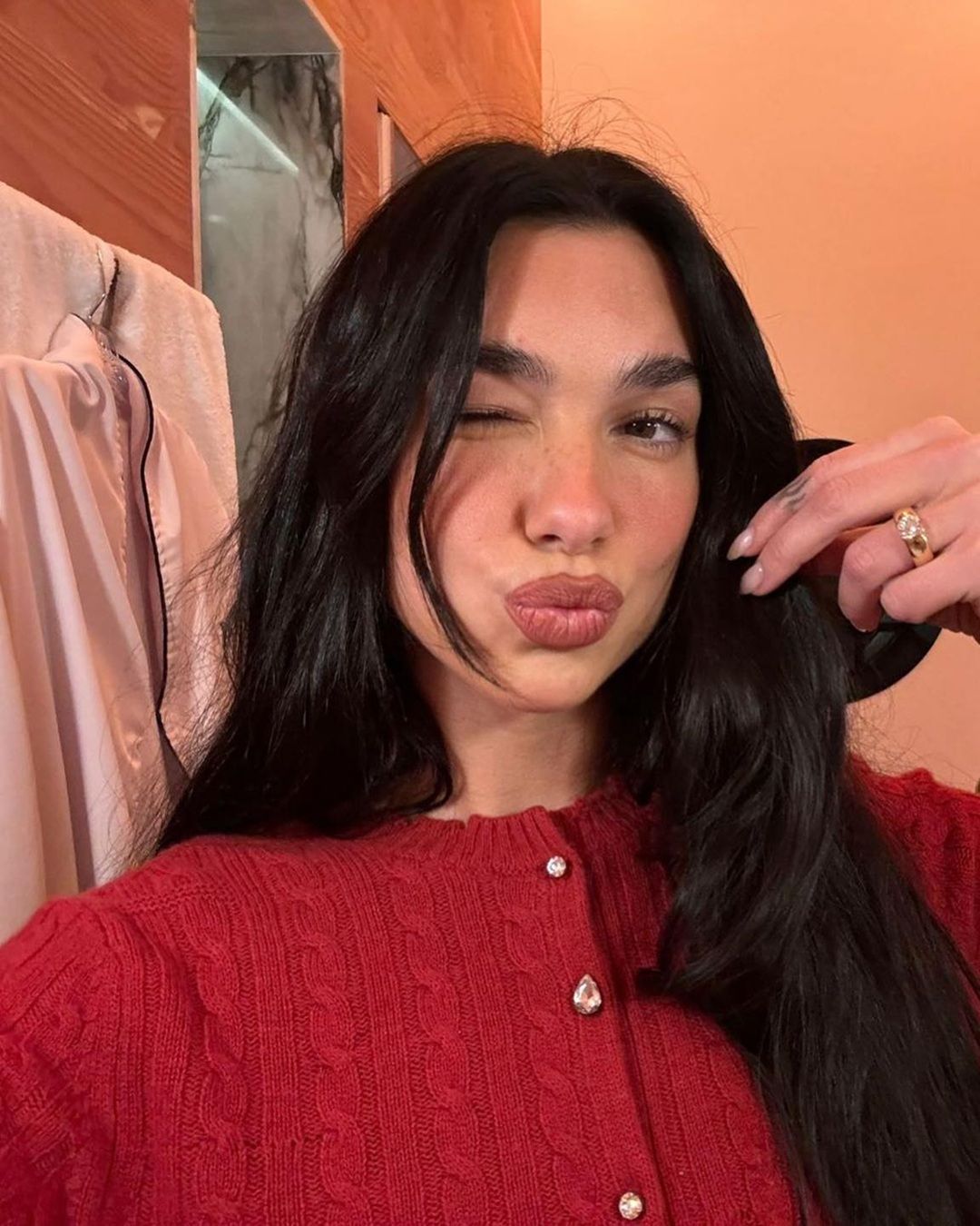 Have you ever considered an eyebrow transplant? Everything (or almost everything) you need to know about the cosmetic procedure loved by celebrities