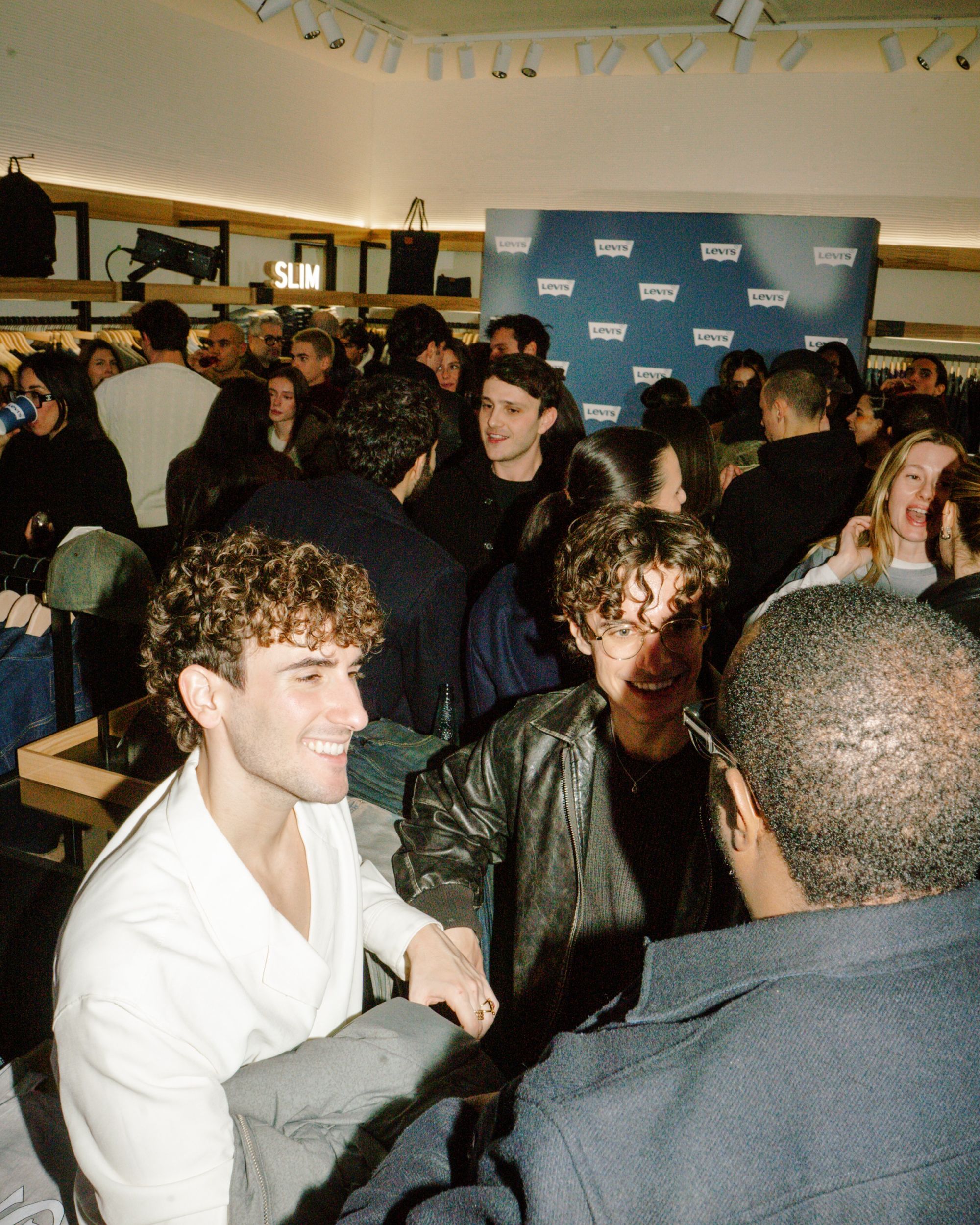 Levi’s® opens a new store in Milan with music, art, and denim The inauguration celebrated the union of these three worlds with the brand's community | Image 594461