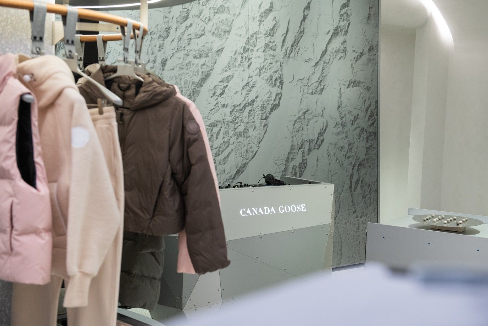 What went down at the opening of Canada Goose's new Italian flagship store in Milan A dialogue between the Arctic and the Alps in the heart of the Quadrilatero | Image 593470