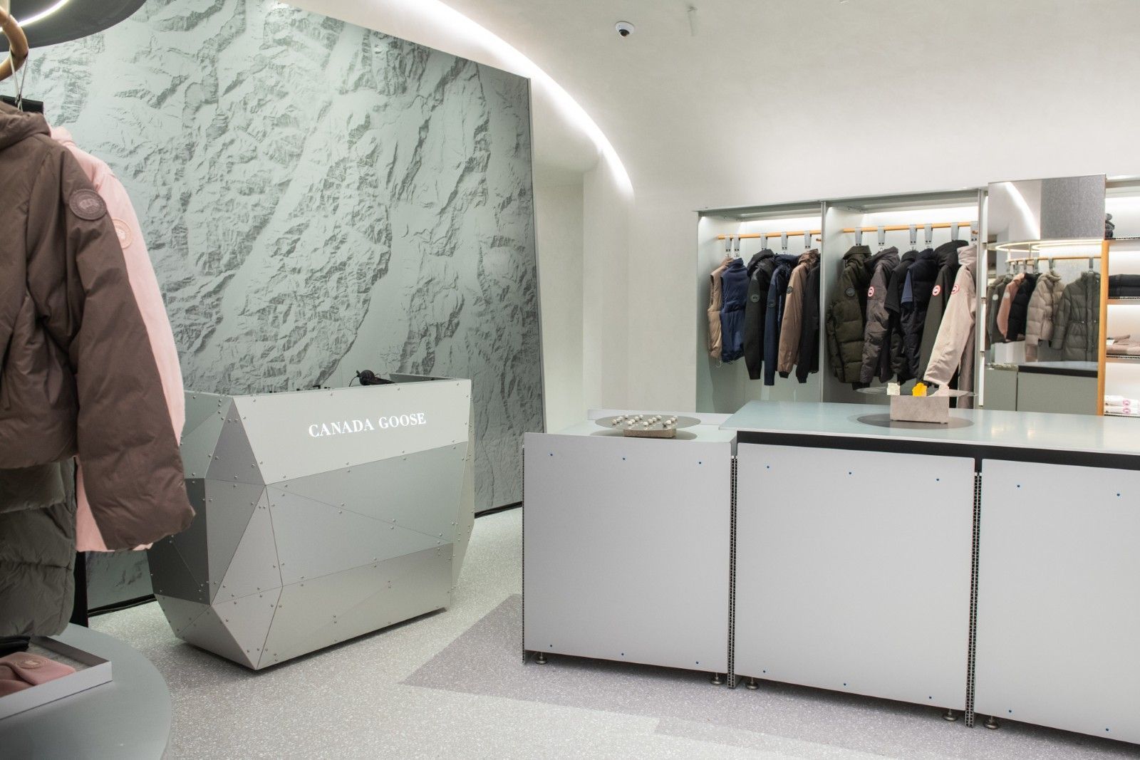 What went down at the opening of Canada Goose's new Italian flagship store in Milan A dialogue between the Arctic and the Alps in the heart of the Quadrilatero | Image 593467